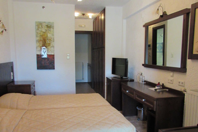 Double Room Taxiarches Hotel Aristi