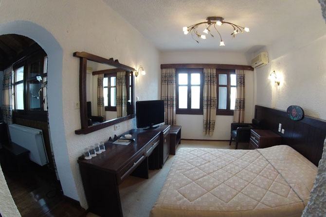 Οικογενειακό Δωμάτιο με Jacuzzi Ξενοδοχείο Ταξιάρχες Ζαγορι